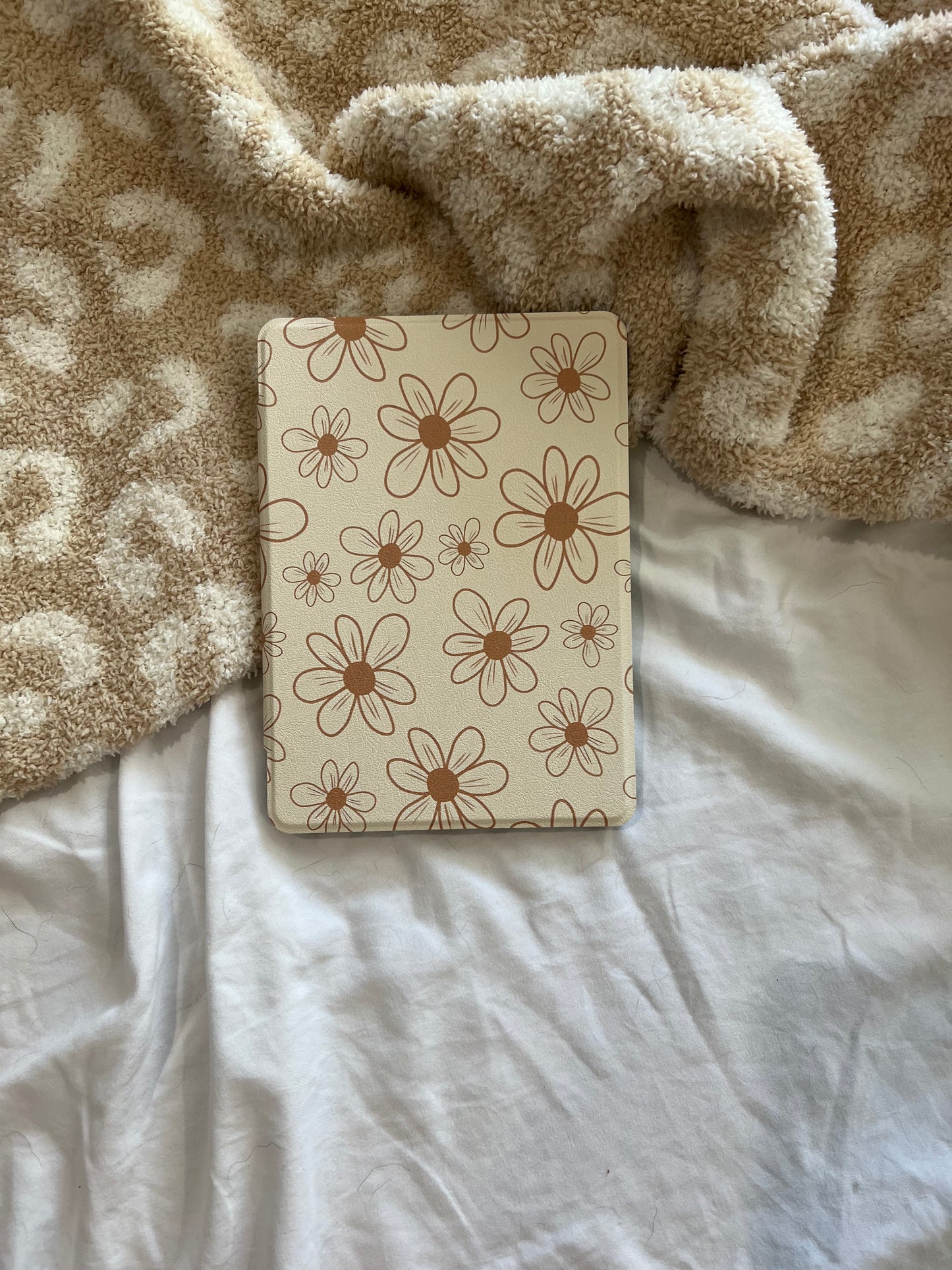 Tan Floral Kindle Case (11th Gen Paperwhite)