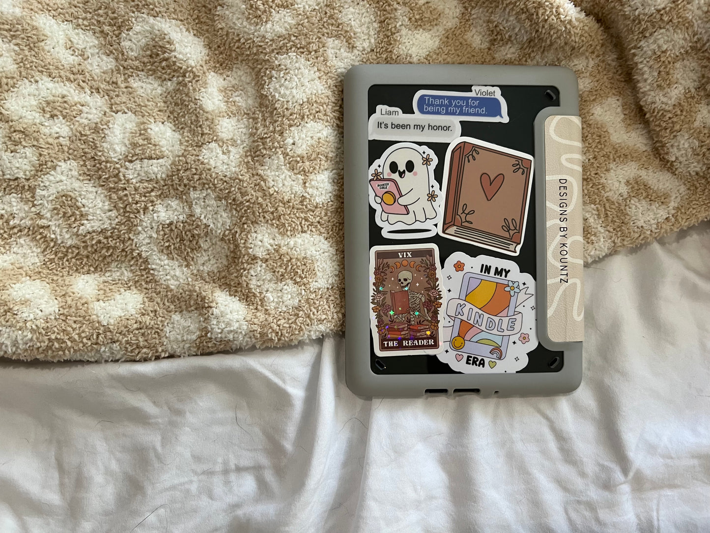 Wavy Beige Kindle Case (11 Gen Paperwhite)