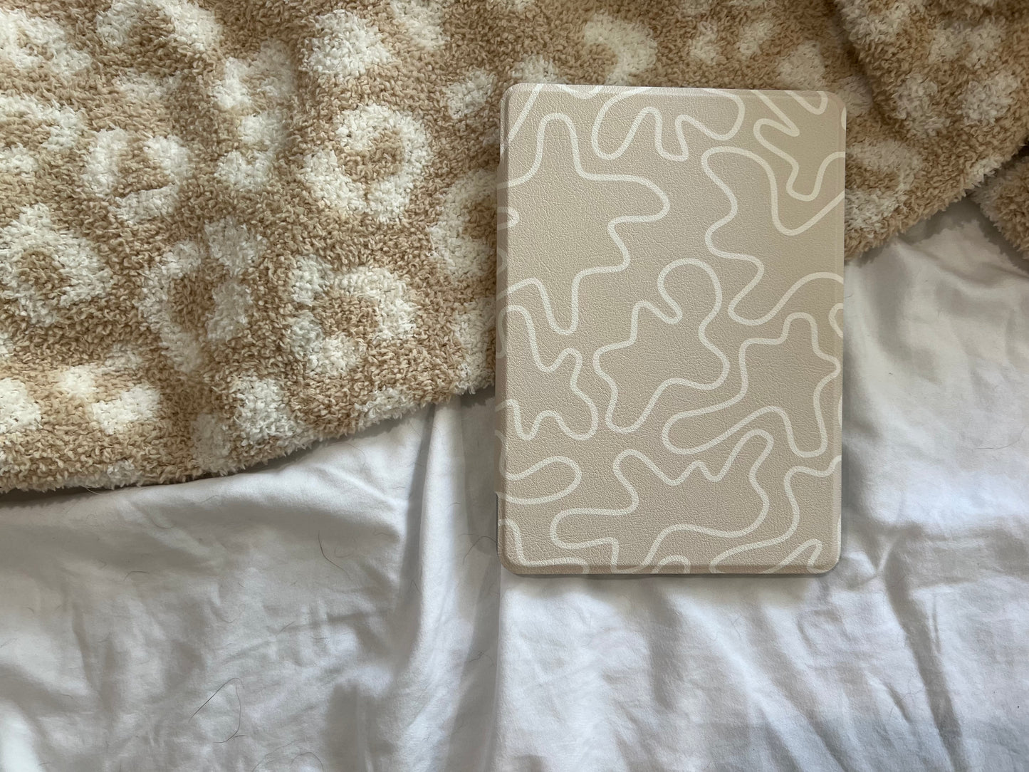 Wavy Beige Kindle Case (11 Gen Paperwhite)