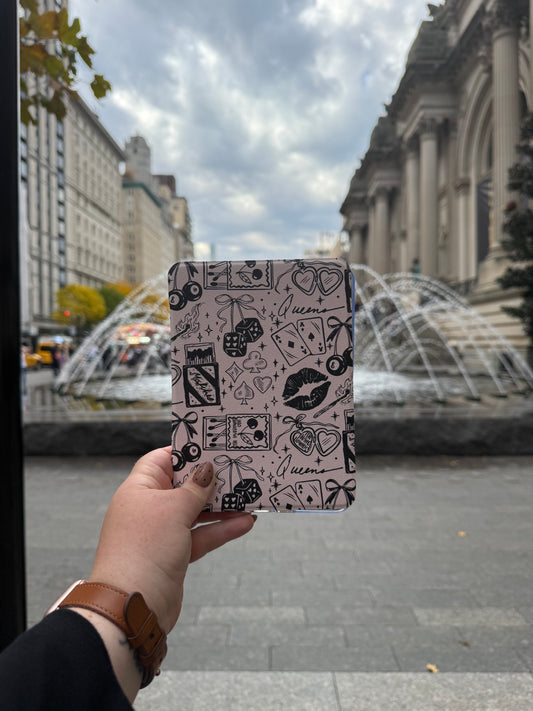 TheHikingHoundsCo Queens Kindle Case